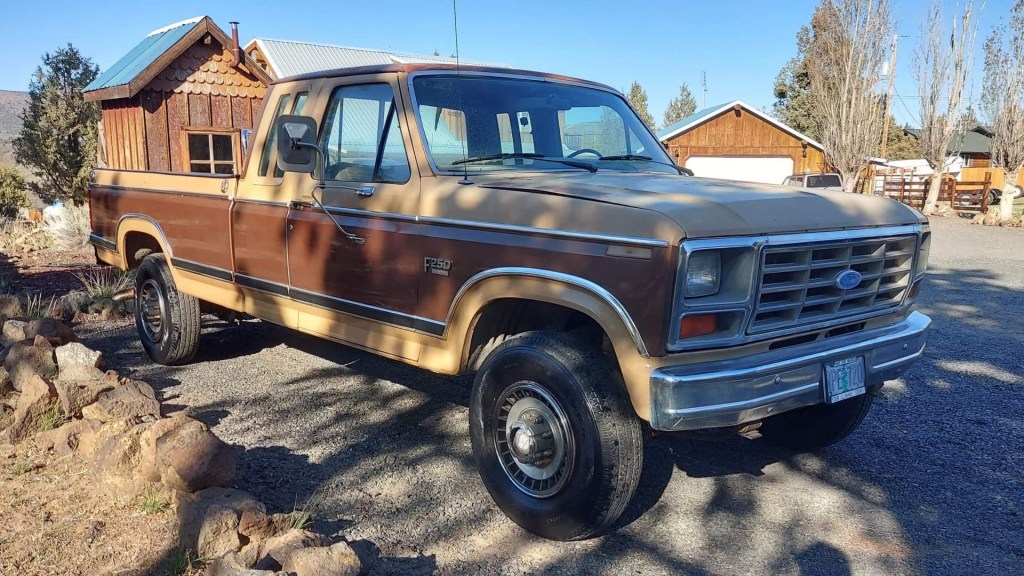 Picture of: Ford F SuperCab XLT x 60ci with  speed manual