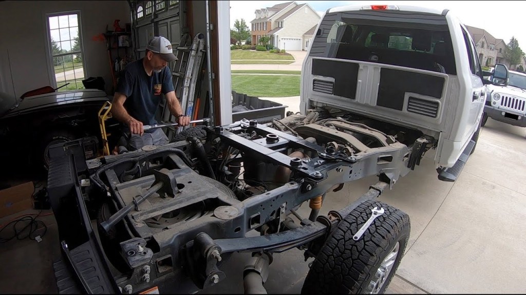 Picture of: Ford OEM th Wheel Hitch PREP PACKAGE Install With STEP-BY-STEP Details –   F20 Super Duty Truck