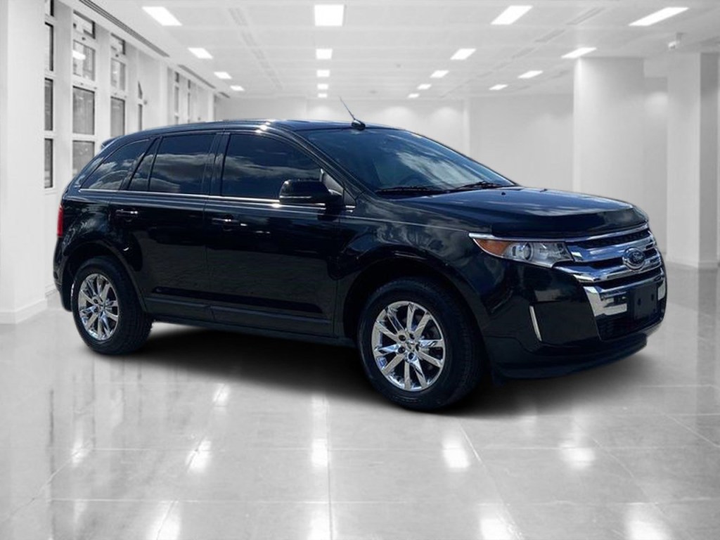 Picture of: Pre-Owned  Ford Edge SEL