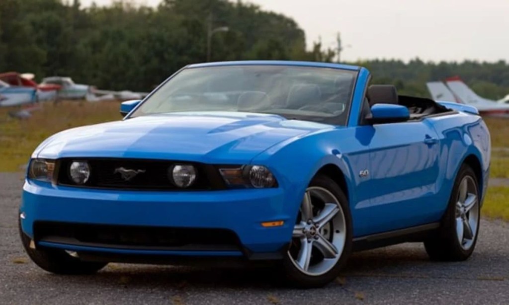 Picture of: Review:  Ford Mustang GT Coupe and Convertible – Autoblog