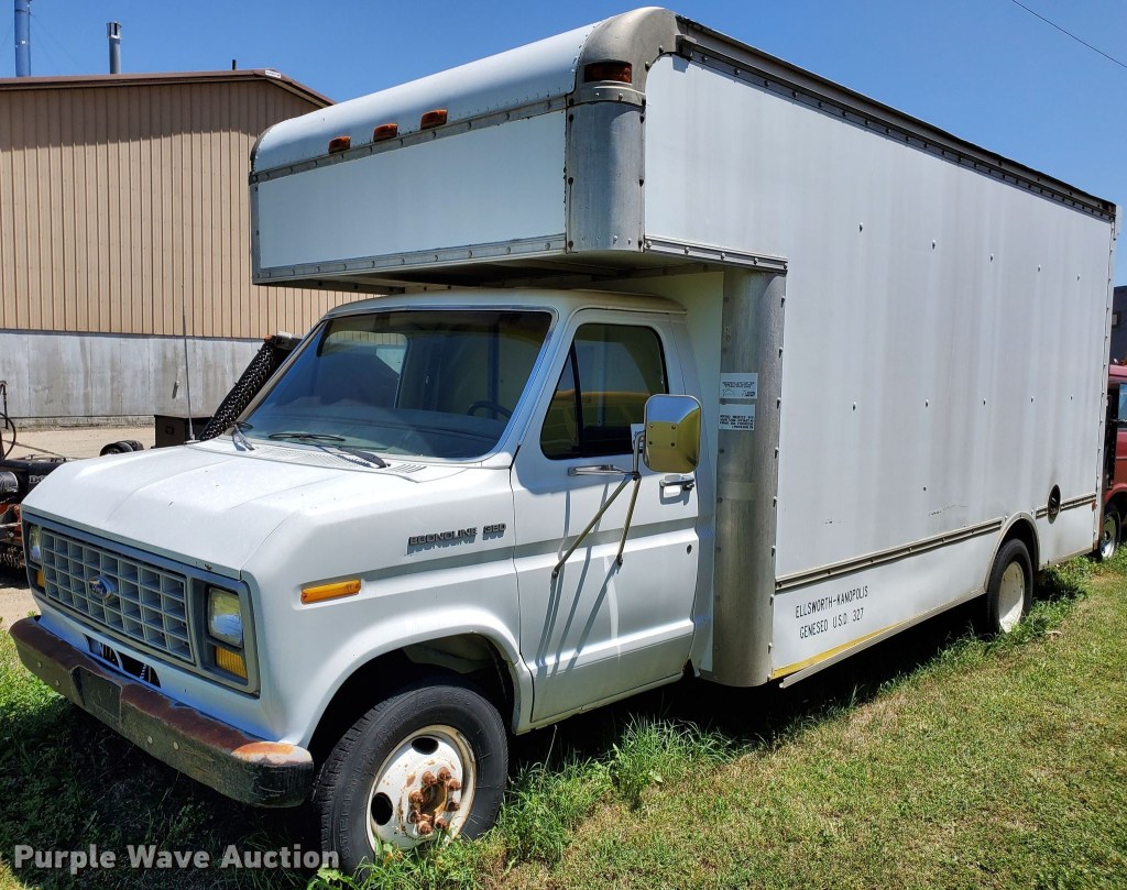 Picture of: Ford Econoline E box truck in Ellsworth, KS  Item DF