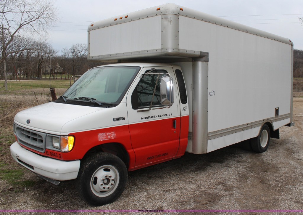 Picture of: Ford Econoline E box truck in Tonganoxie, KS  Item K