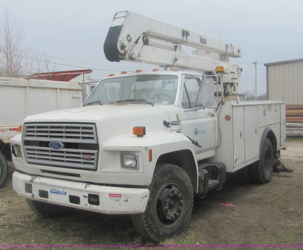 Picture of: Ford F bucket truck in Neodesha, KS  Item  sold
