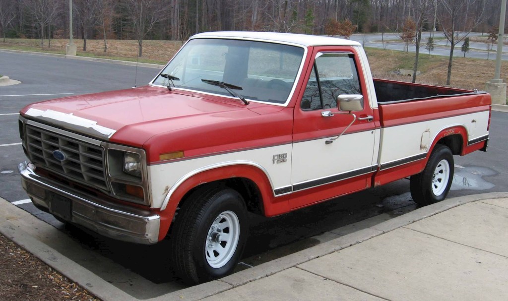 Picture of: Ford F- XL – Regular Cab Pickup